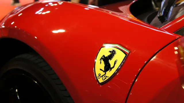 Futuro elétrico da Ferrari: exclusividade, inovação e crescimento no mercado de luxo