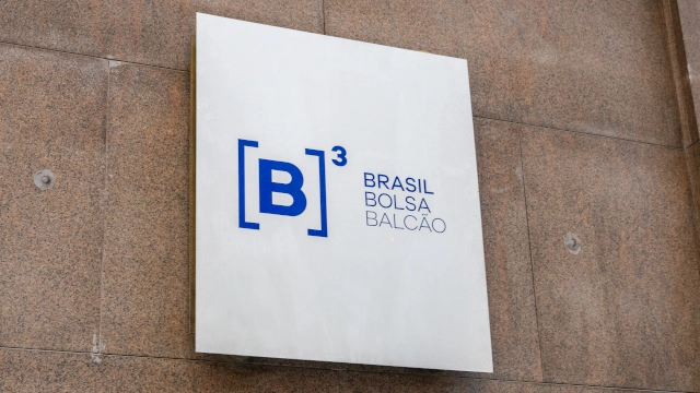 Placa da B3 na entrada da sede da bolsa de valores