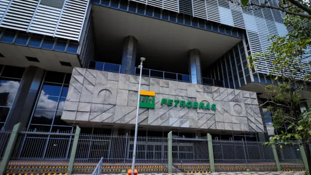 Petrobras pagará US$ 450 milhões para recomprar participação da Petronas na Bacia de Campos