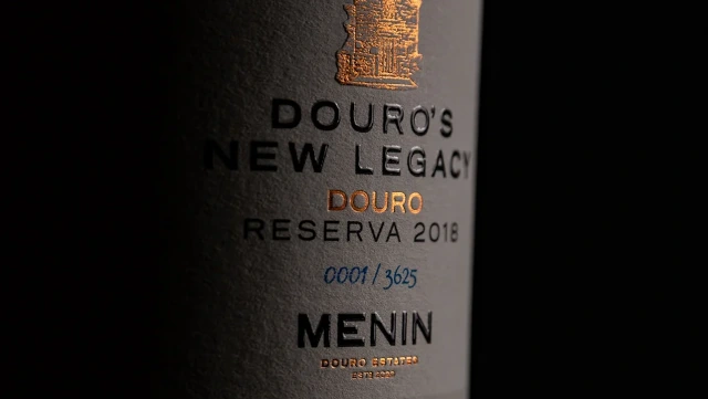 O vinho do Porto de R$ 150 mil que um bilionário brasileiro criou, e o de R$ 20 mil que chega aqui