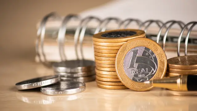 Economia brasileira deve crescer perto de 2% até 2027