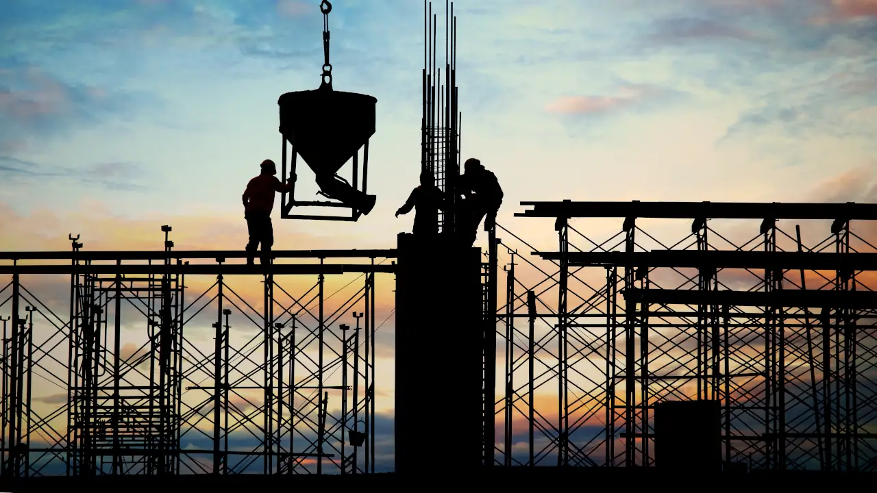 Pressão de custos avança na construção civil com alta de insumos e impacto no INCC