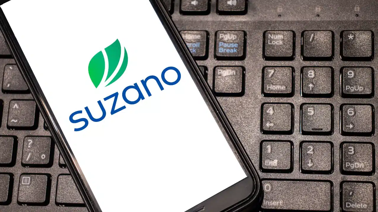Logo da Suzano em tela de celular