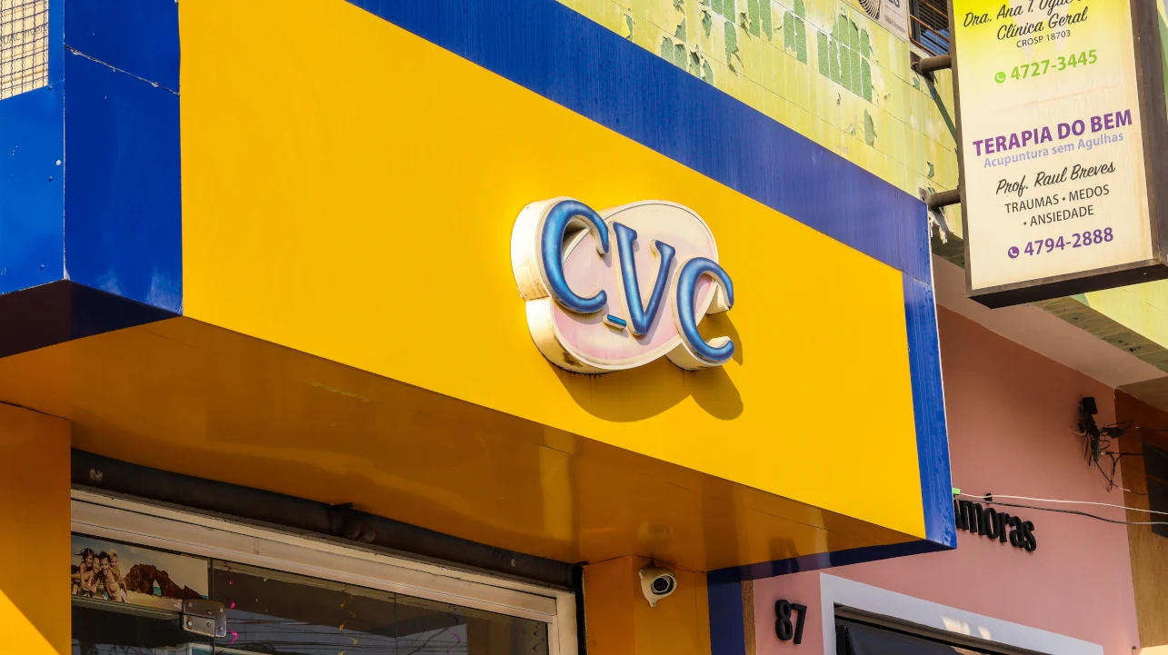 Fachada de loja: ações da CVC sobem
