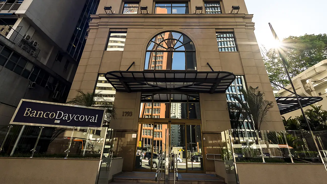 Daycoval abre filial nos EUA