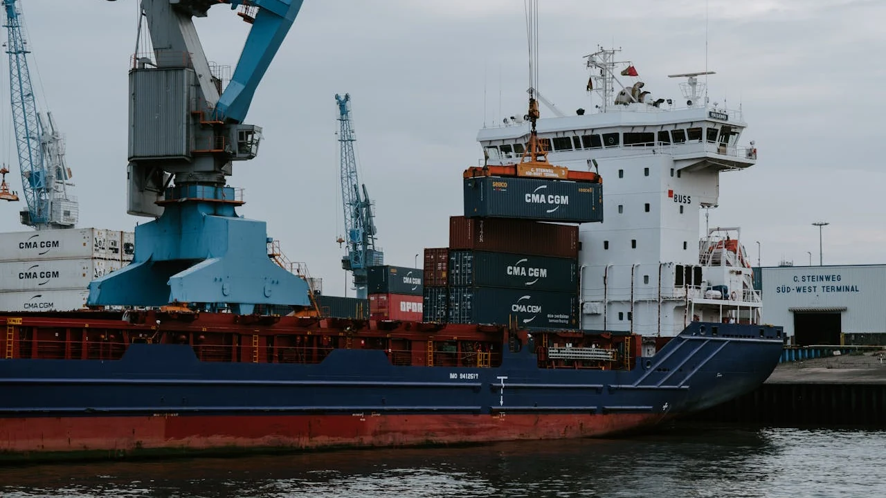 Navio de logística como operado pela Log-In