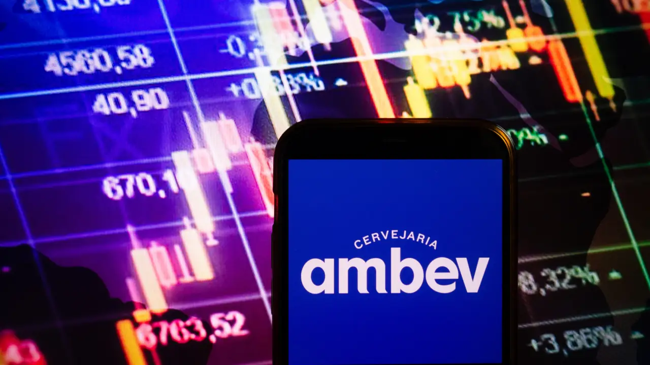 Acionistas da Ambev recebem novos dividendos após decisão do conselho