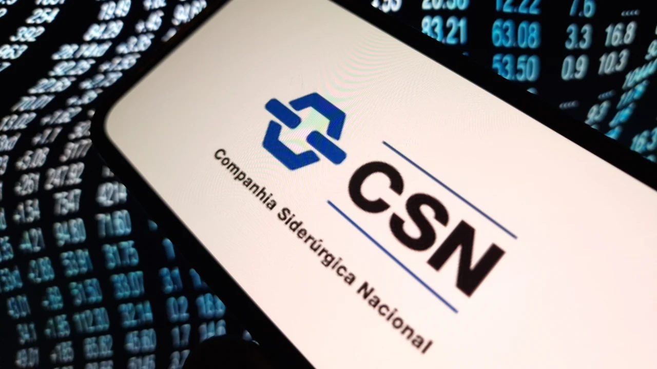 Logo da CSN em tela de celular