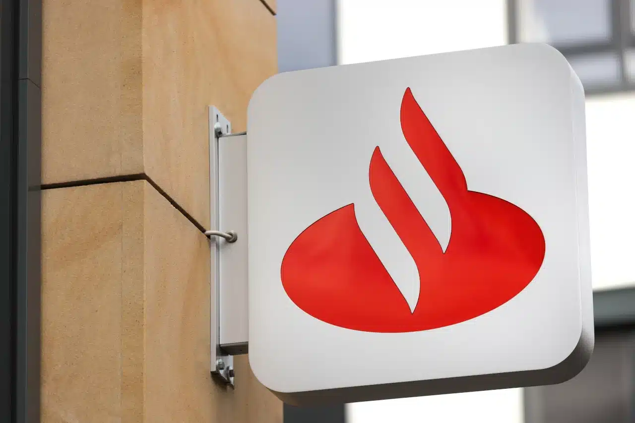 Santander prepara reestruturação com incorporação da Esfera