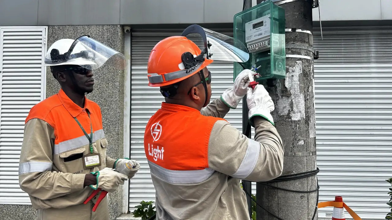 Foto de trabalhadores da Light