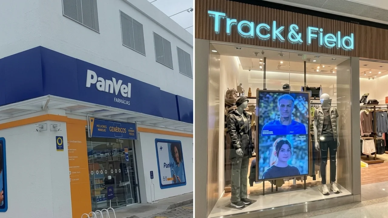 Imagem dividida verticalmente ao meio exibindo as fachadas de duas redes varejistas brasileiras. Do lado esquerdo, a fachada de uma farmácia Panvel em uma esquina urbana, destacando um grande letreiro azul-escuro com a inscrição "Panvel FARMÁCIAS" em letras brancas sobre uma estrutura de alvenaria branca com detalhes amarelos. Do lado direito, a vitrine iluminada de uma loja de shopping da Track&Field, com letreiro luminoso em tom azul-claro "Track & Field" sobre ripas de madeira, exibindo manequins com roupas esportivas e uma tela digital vertical ao centro.