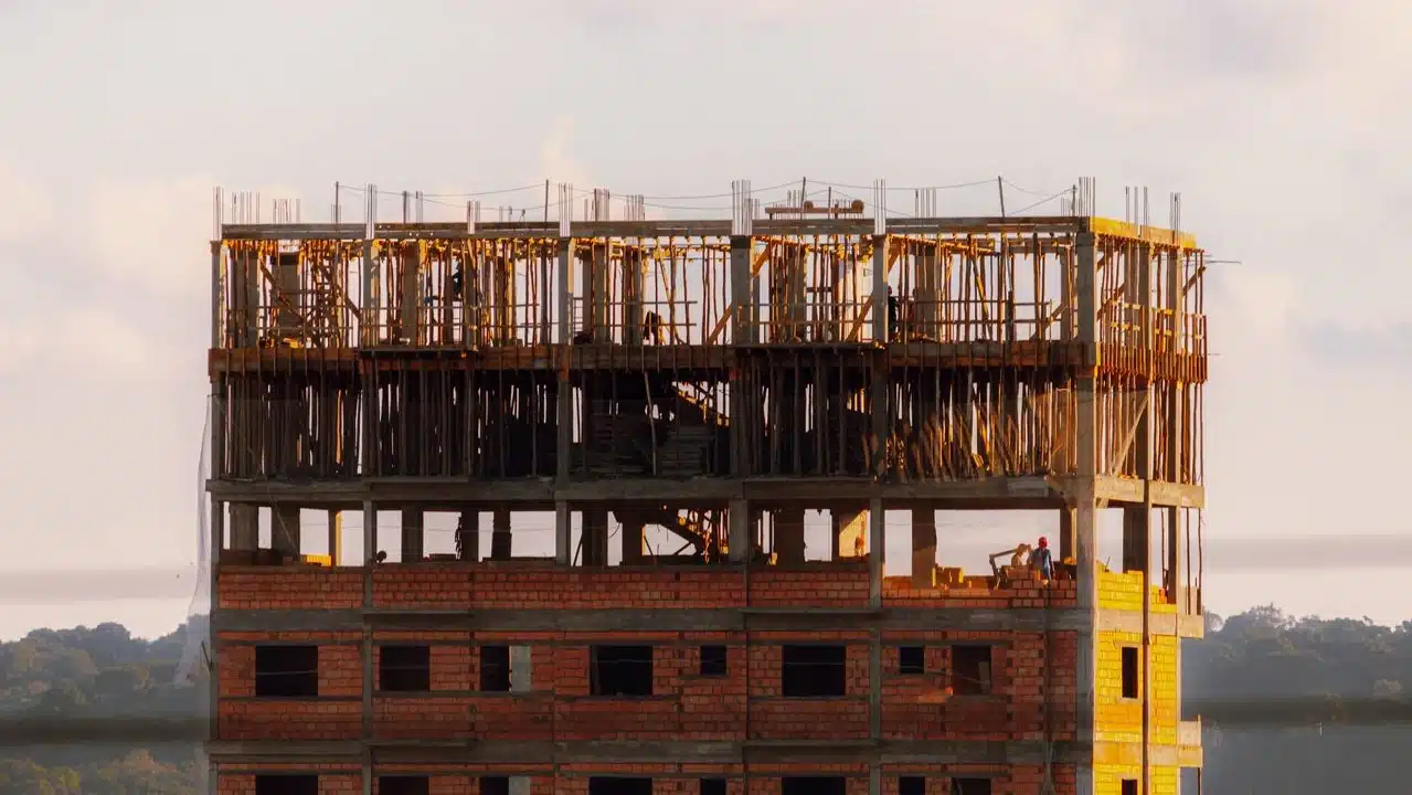 Prédio em construção para Trisul