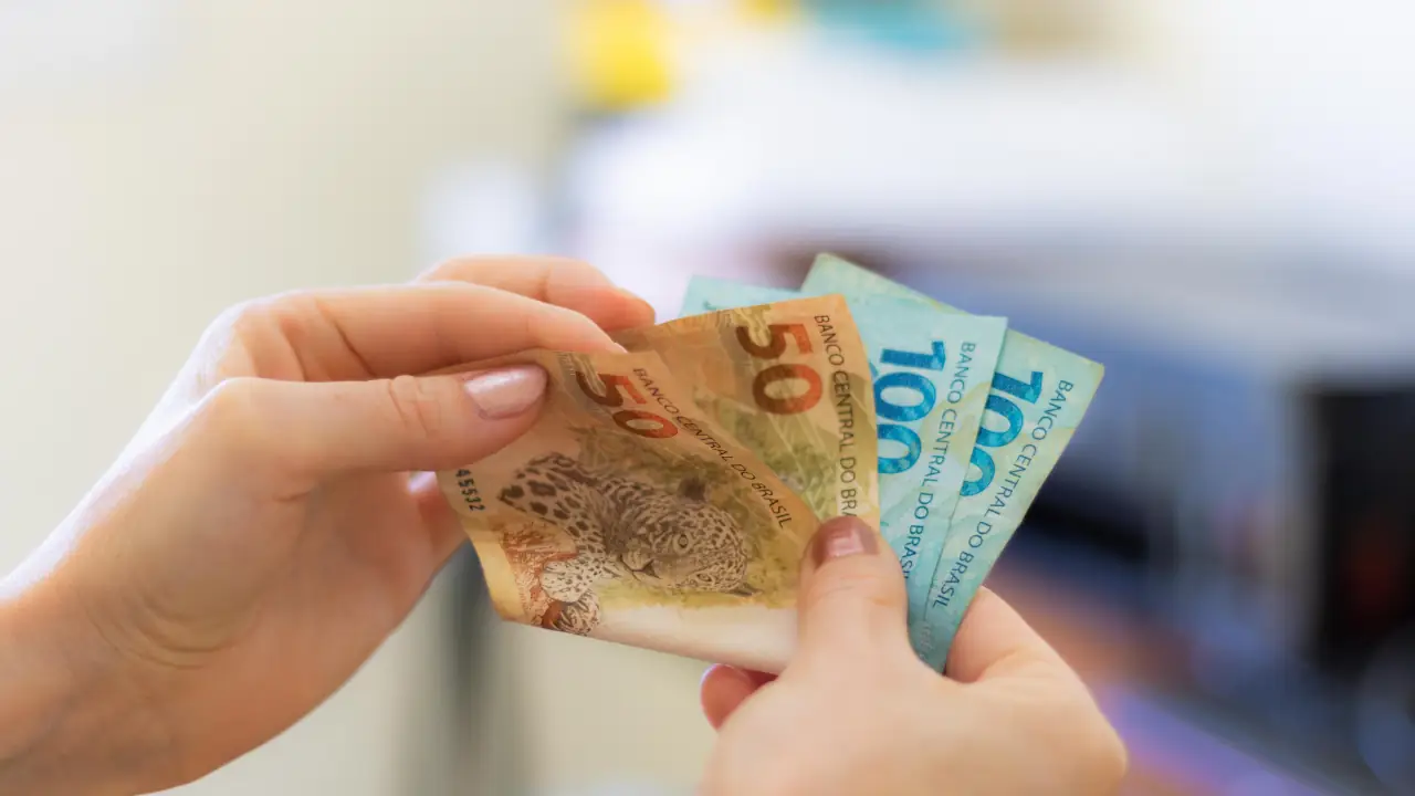 Pix acelera redução do dinheiro em espécie e consolida Brasil como referência em pagamentos instantâneos