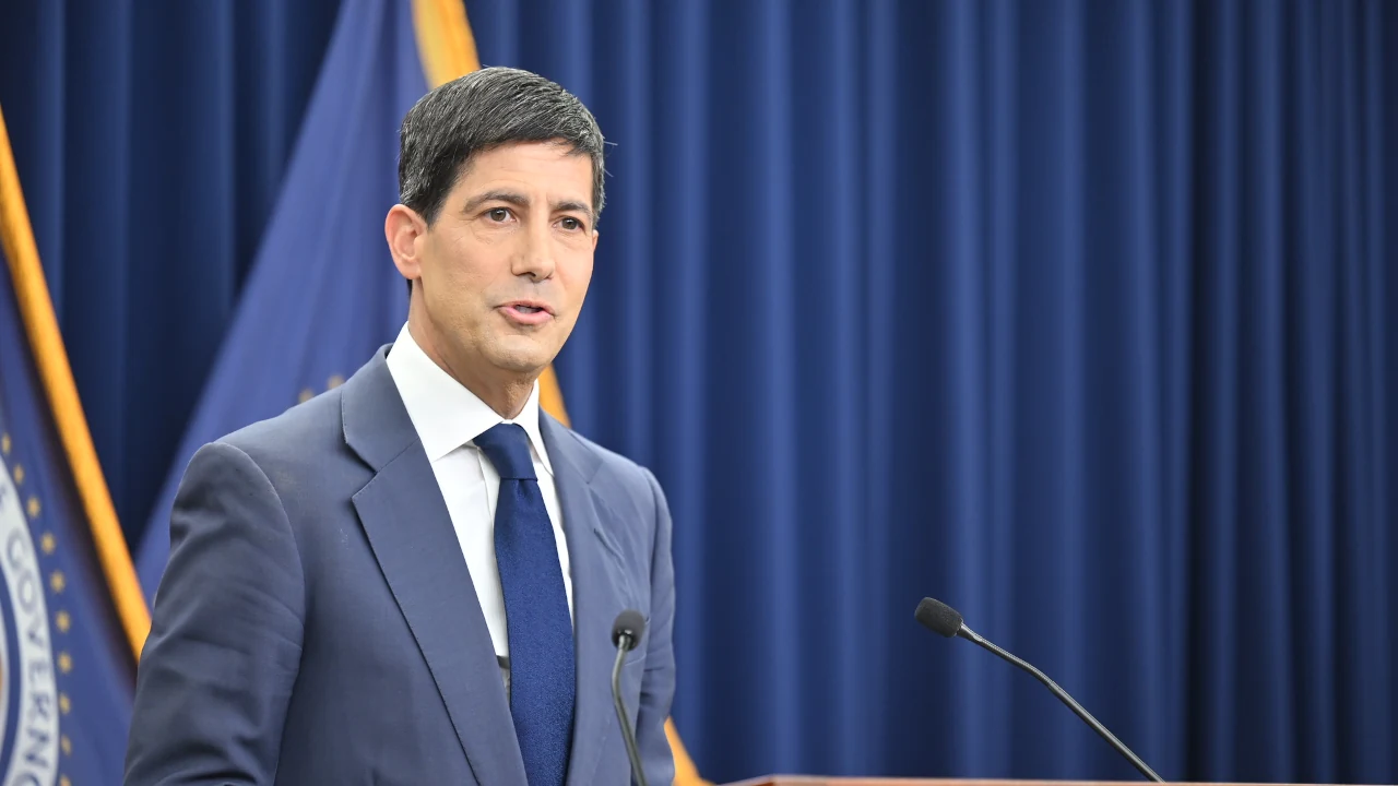 Na foto, Kevin Warsh, presidente do Fed, em sua primeira ata do Fomc