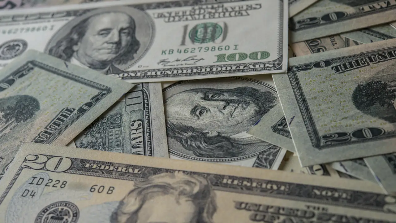 Dólar hoje abre em alta com petróleo próximo de US$ 100 e tensão no Oriente Médio