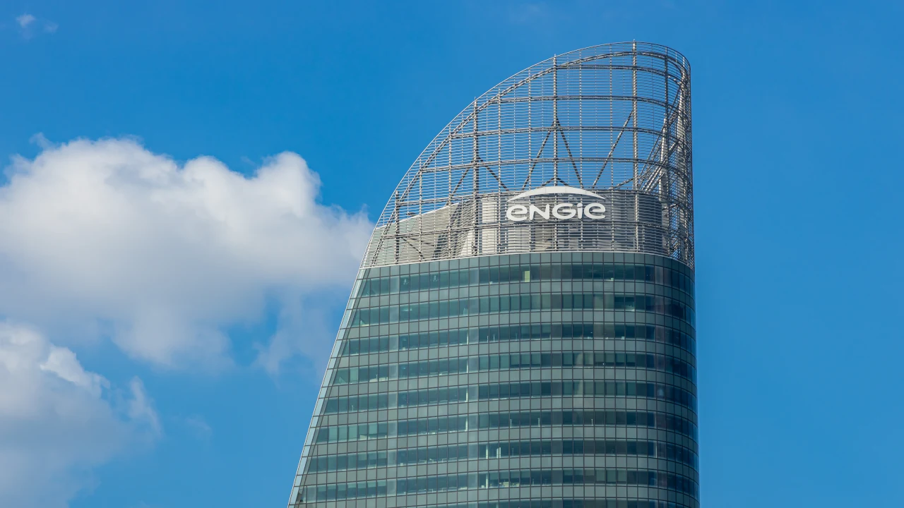 Prédio da Engie com logo da empresa na fachada