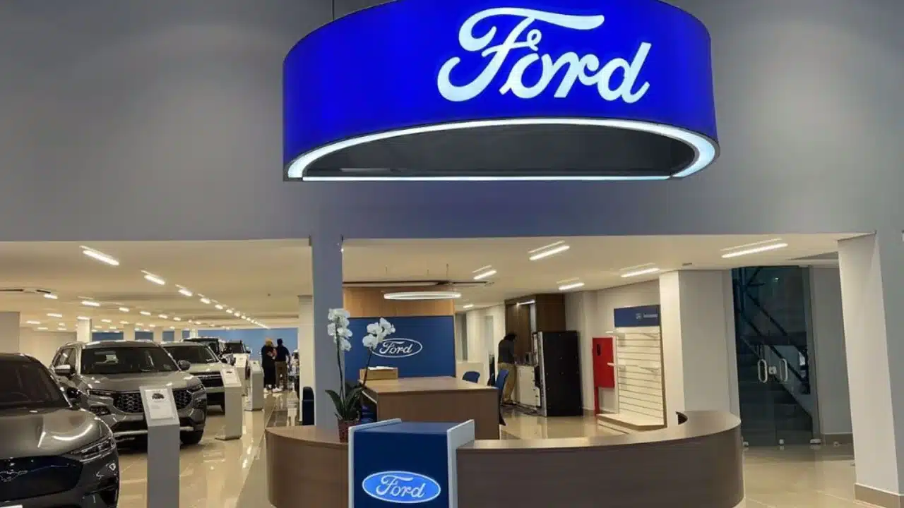 Ford registra prejuízo de US$ 1,3 bi no 2T26 e eleva guidance