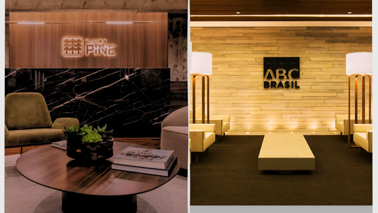Composição fotográfica dividida lado a lado com os interiores das sedes corporativas do Banco Pine e do Banco ABC Brasil. À esquerda, a recepção do Banco Pine exibe painel de madeira com o logotipo iluminado "BANCO PINE", balcão de mármore escuro e mesa de centro com plantas. À direita, a recepção do Banco ABC Brasil traz parede de pedra clara com o logotipo "BANCO ABC BRASIL" ao centro, iluminação aquecida e poltronas elegantes.