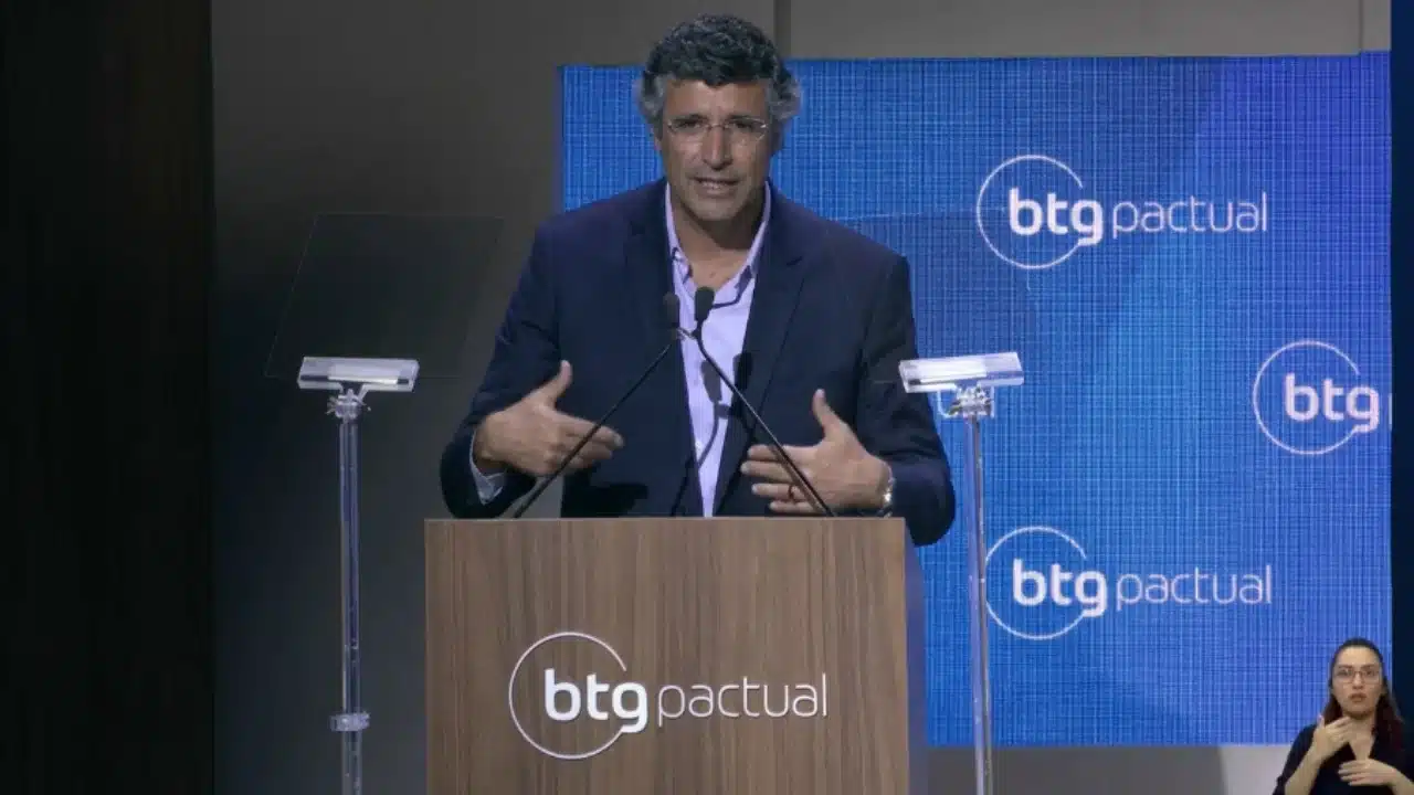 André Esteves apresenta os dois possíveis legados do próximo governo durante o Macro Day do BTG Pactual.
