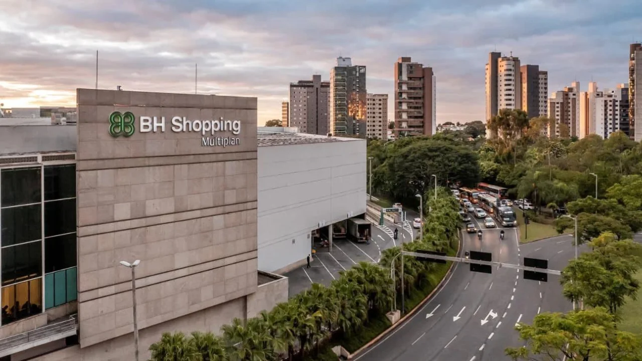 VISC11 tem recomendação rebaixada e preço-alvo reduzido pelo Safra com fachada de shopping center em destaque.