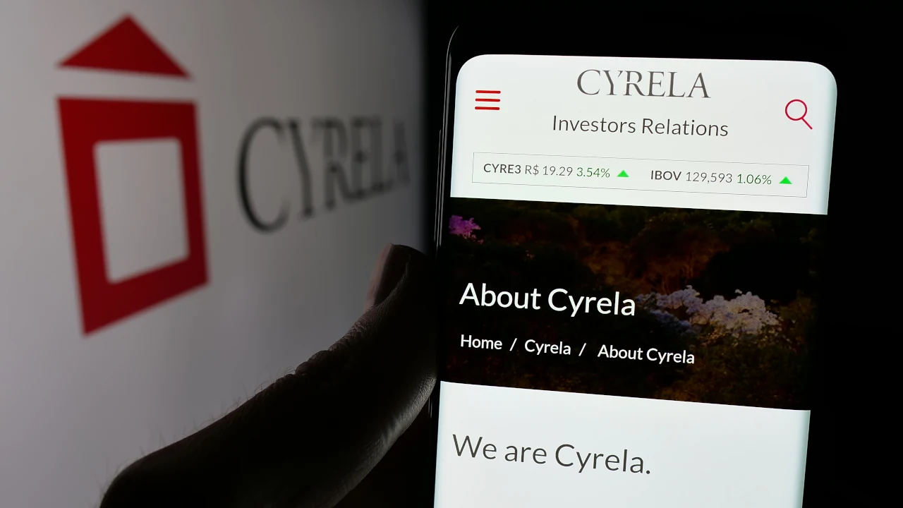 Logo da Cyrela em tela de celular
