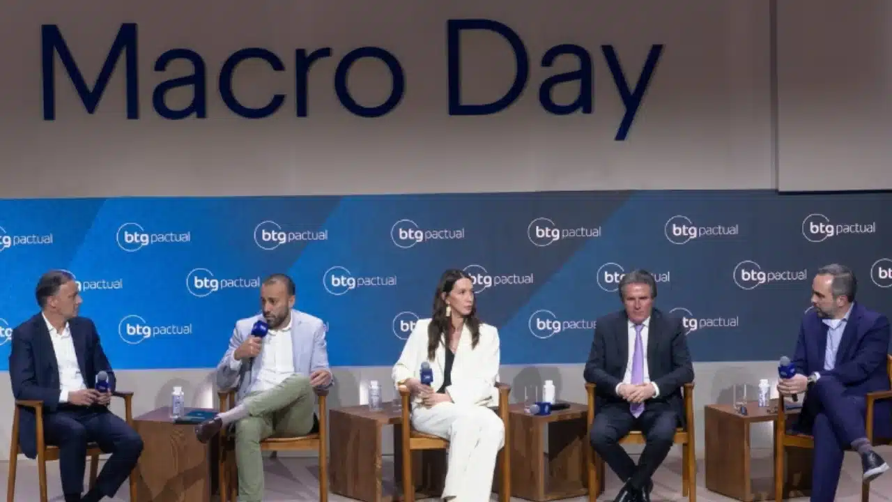 CEOs de institutos de pesquisa debatem os cenários das eleições de 2026 durante o Macro Day do BTG Pactual.