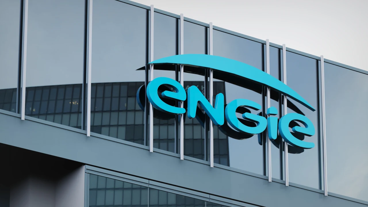 Logo da Engie no alto de um prédio