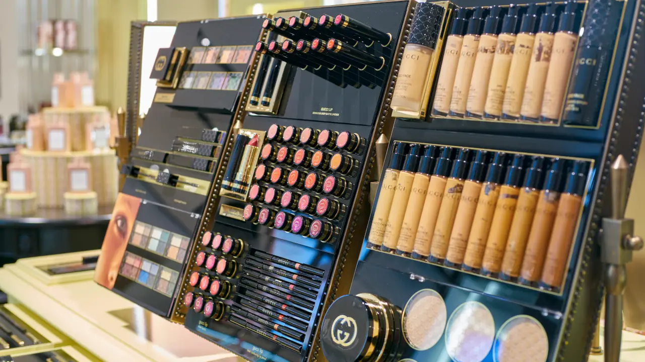 L’Oréal assume licença global da Gucci Beauty em acordo exclusivo de 50 anos com a Kering