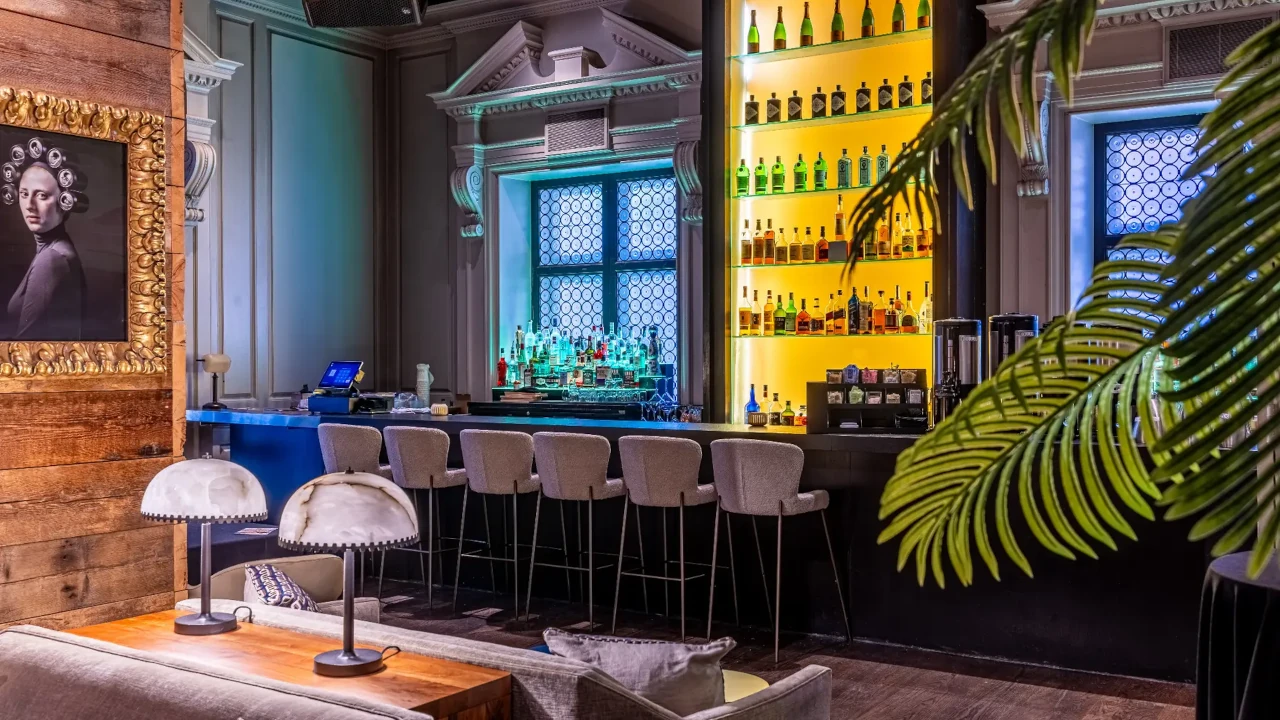Ambassador Gold Coast inaugura lounge de champanhe em Chicago