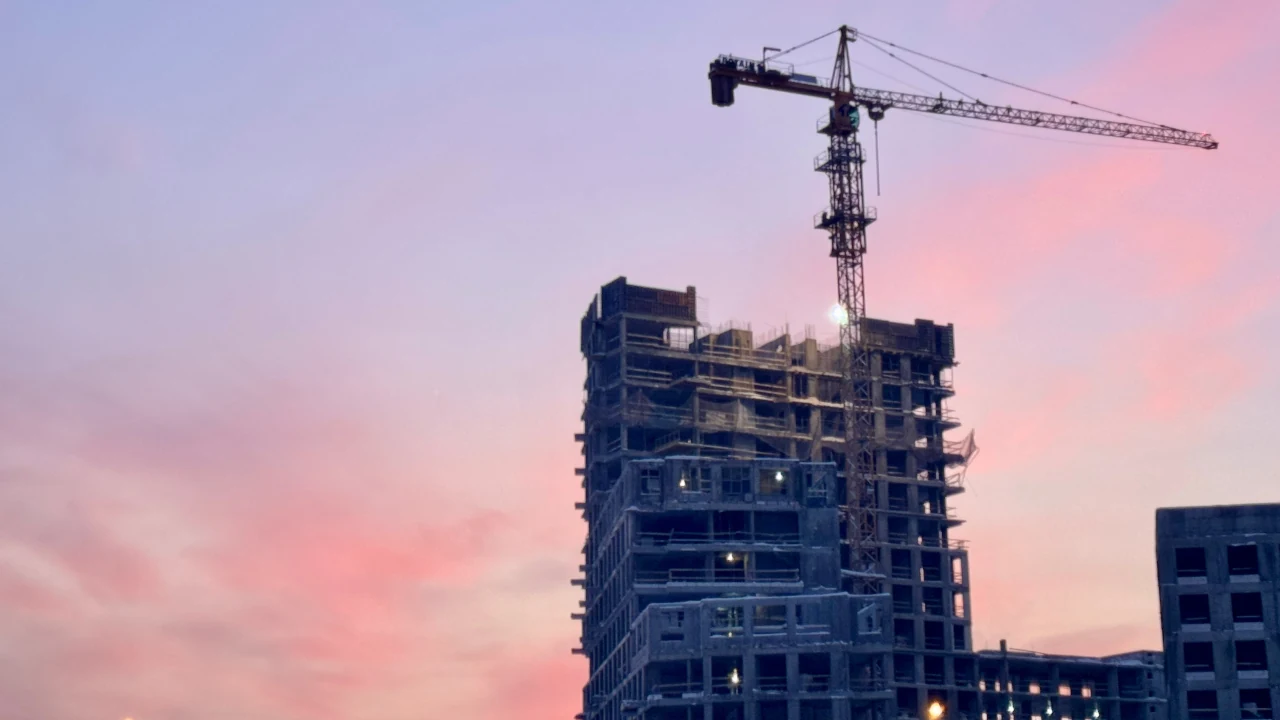 Prédio em construção vendido pelas incorporadoras