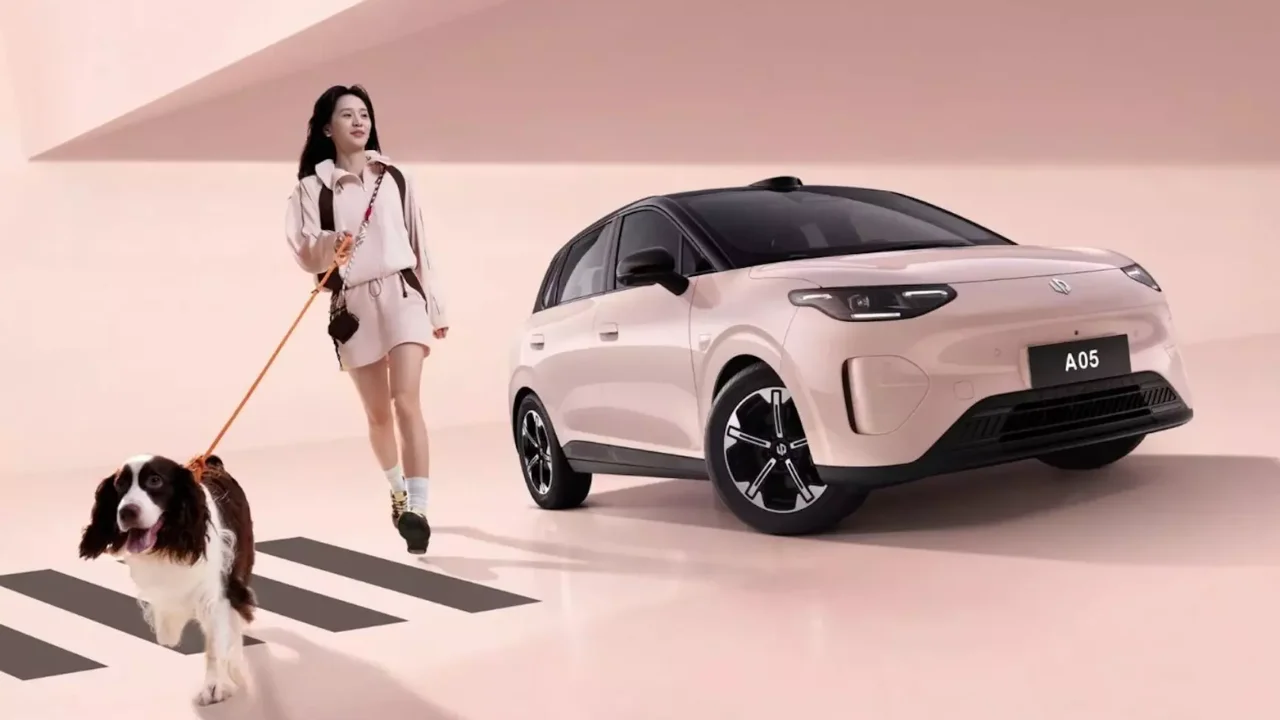 Novo Leapmotor A05 deve ampliar pressão dos carros chineses sobre Localiza e Movida
