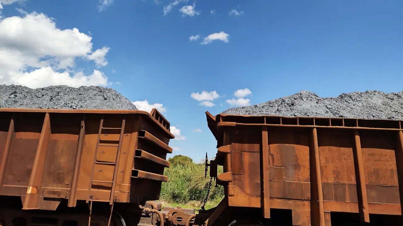 Minério de ferro sobe 0,70% em Dalian com recomposição de estoques na China
