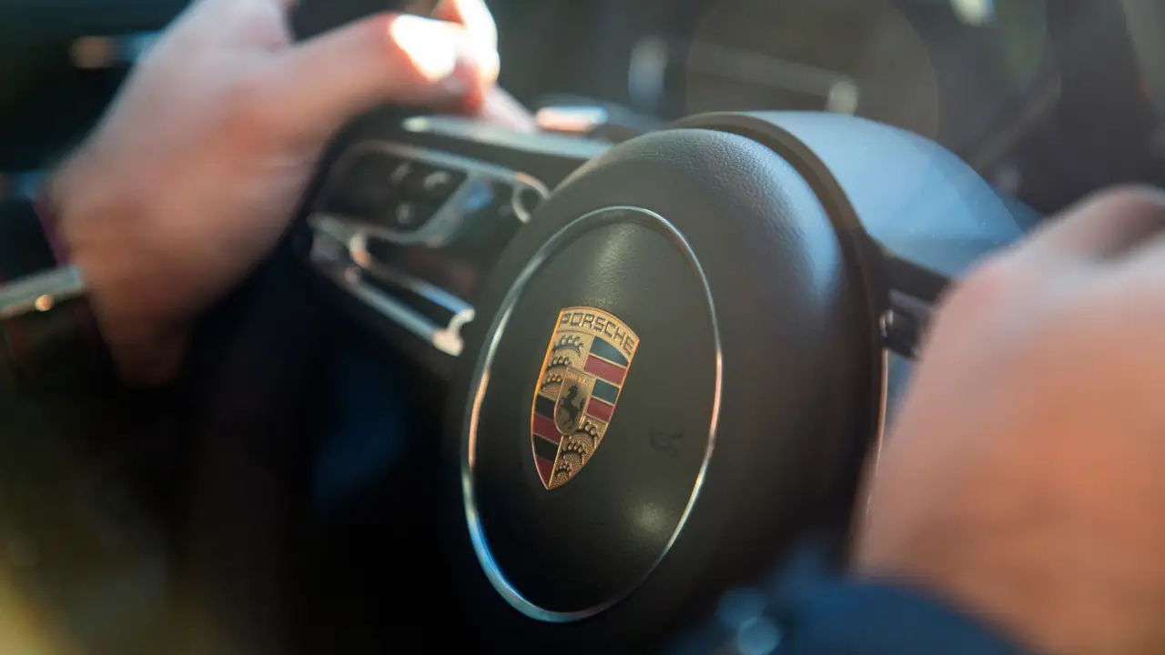 Moda perde força enquanto carros, hotéis e champagne resistem: para onde vai o dinheiro do luxo?