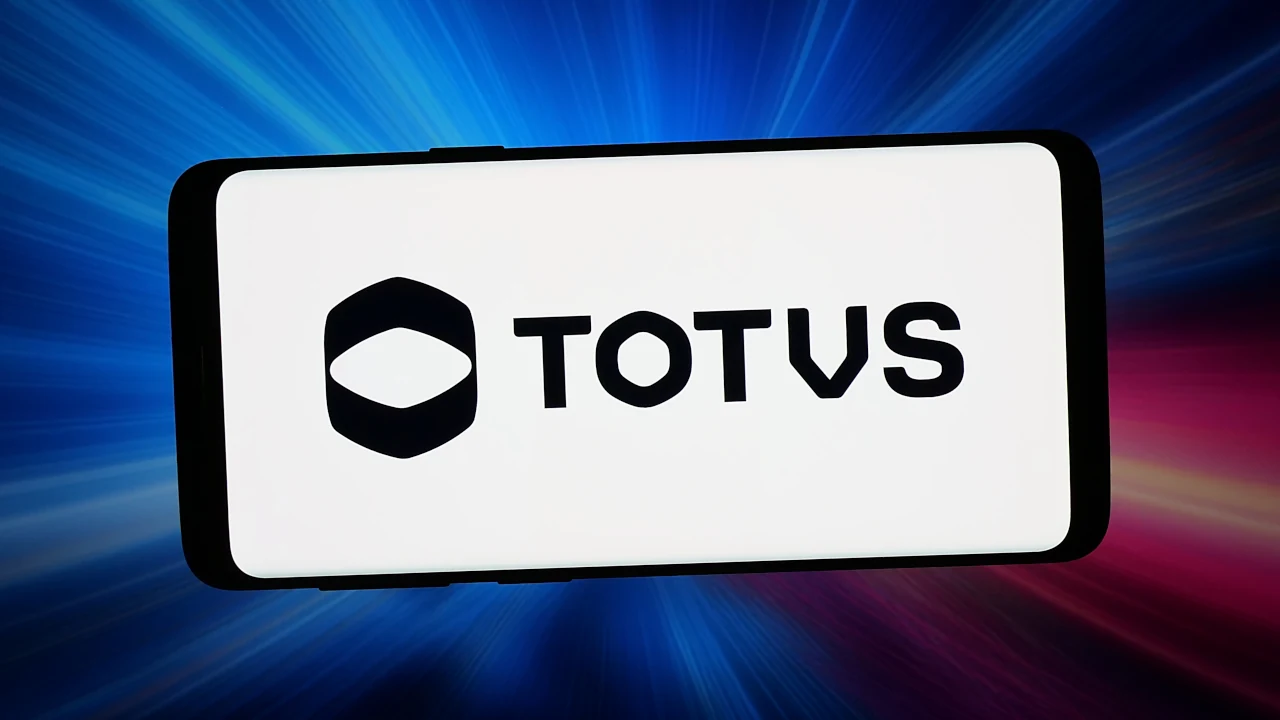 Logo da Totvs em tela de celular