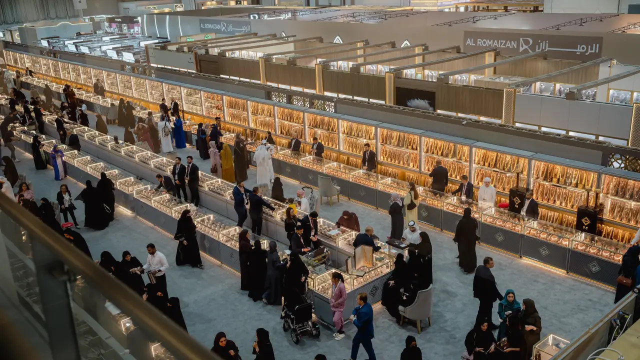 Sharjah atrai 91 mil visitantes em feira de joias e relógios