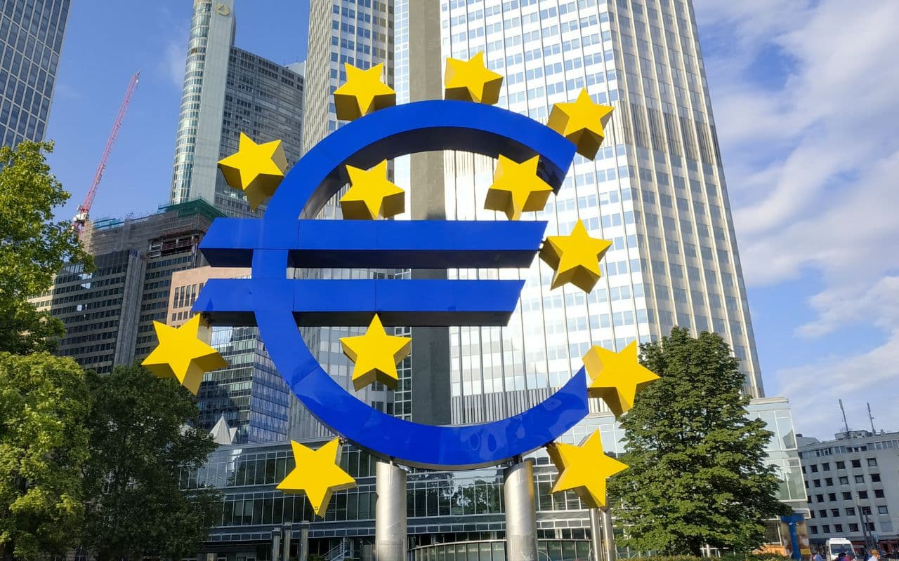 Banco Central Europeu mantém juros em 2,5% em meio à alta da inflação na zona do euro