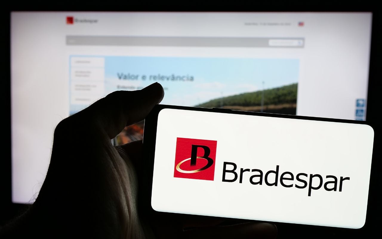 Logo da Bradespar em tela de celular