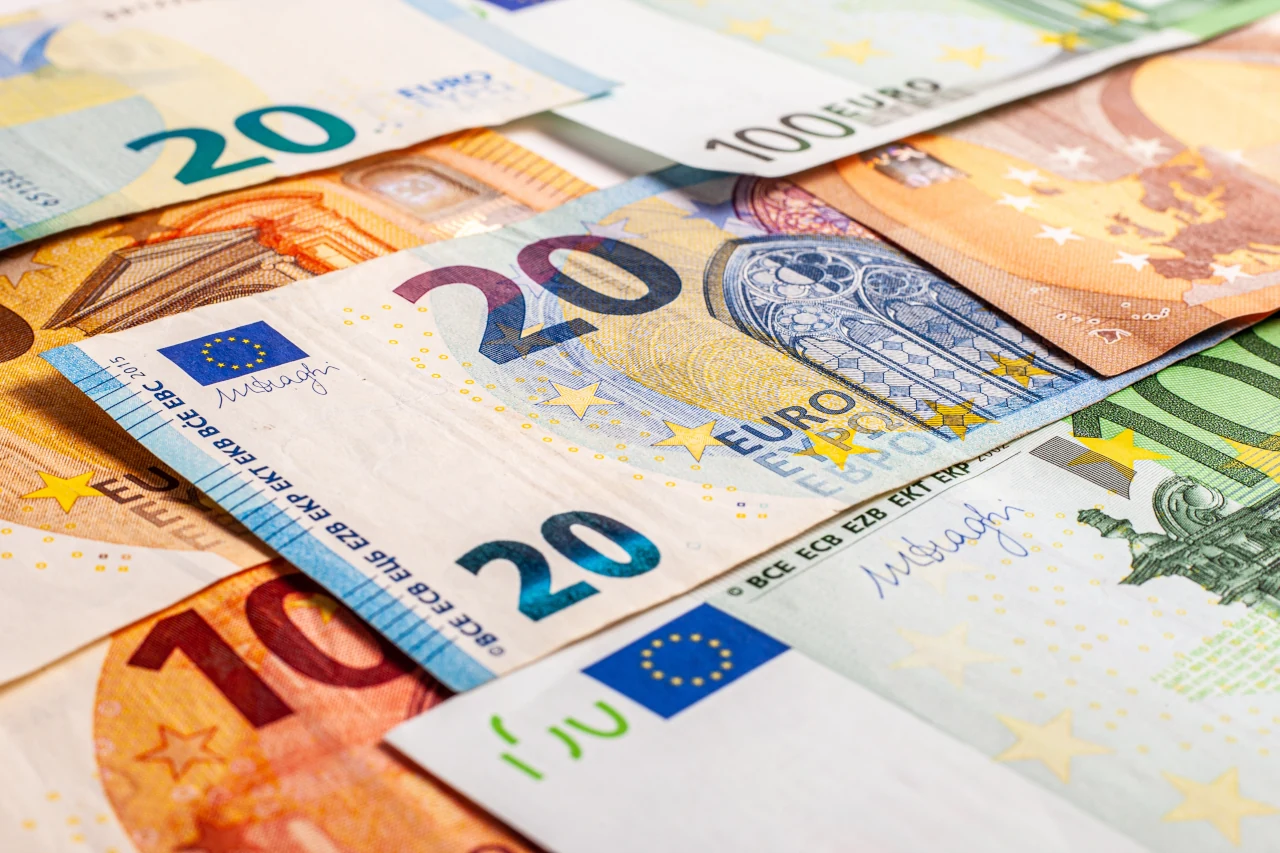 Euro hoje: moeda recua 0,38% em dia de inflação alta na zona do euro