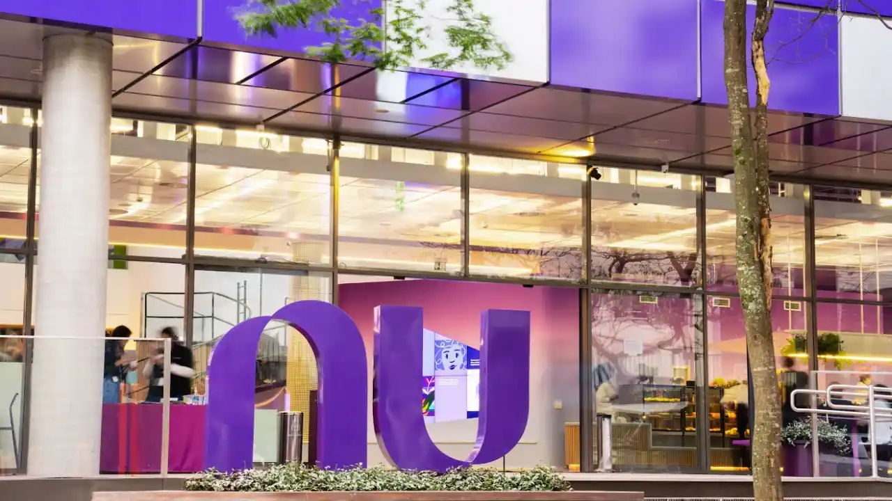 Nubank ficou barato? Itaú BBA corta alvo e vê risco de novas quedas