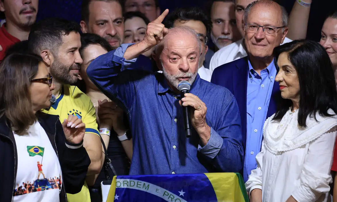 Reeleição de Lula pode derrubar Ibovespa em 17%, projeta BTG