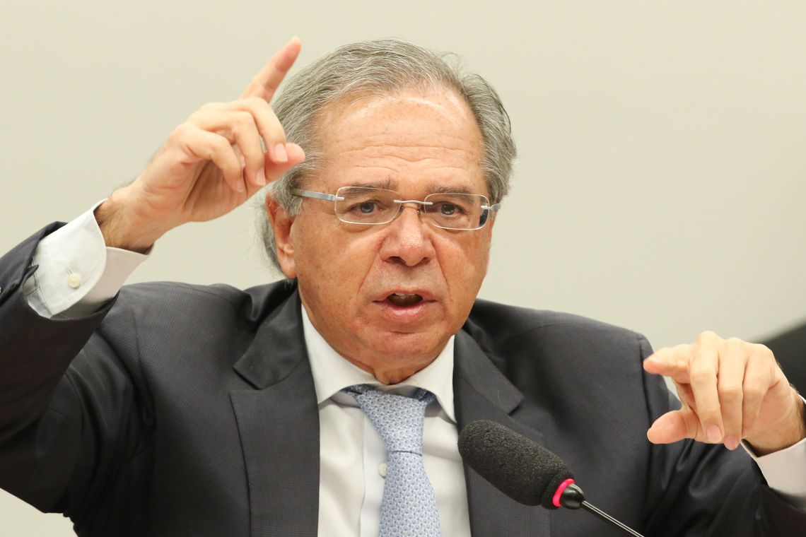 Dólar sobe a R$ 4,26: câmbio opera em alta após entrevista de Paulo Guedes