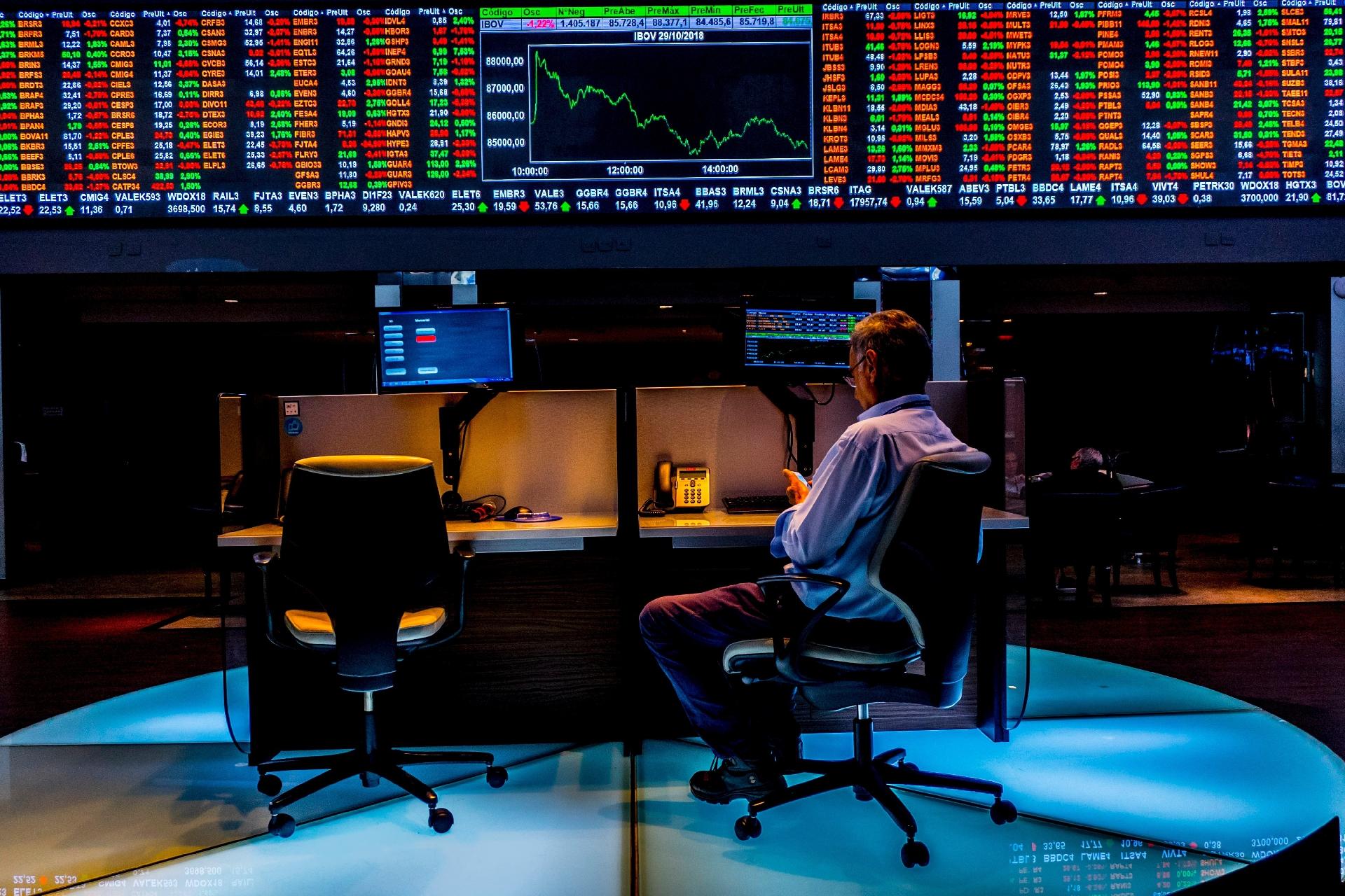 Dólar sobe seguindo o exterior; cotação passou de R$ 4,39