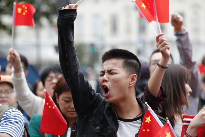 Eleições de Hong Kong: Os jovens vencedores que derrubaram veteranos políticos