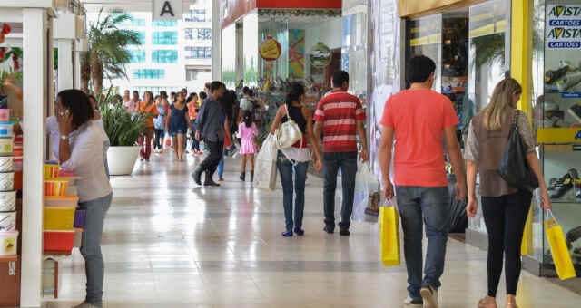 Intenção de consumo das famílias alcança maior nível desde abril de 2015