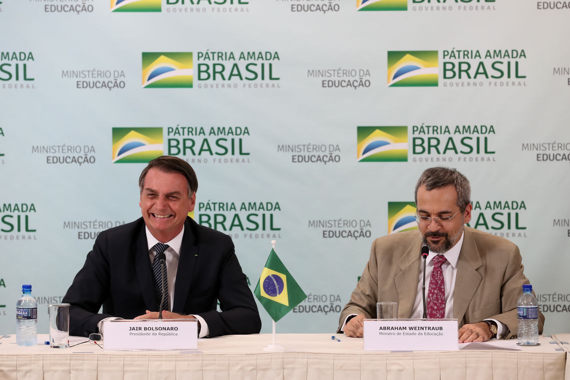 Presidente Bolsonaro anuncia aumento do piso salarial para professores