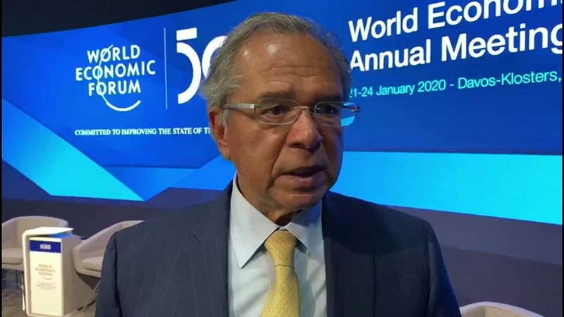 Paulo Guedes tenta explicar fala infeliz sobre meio ambiente em Davos