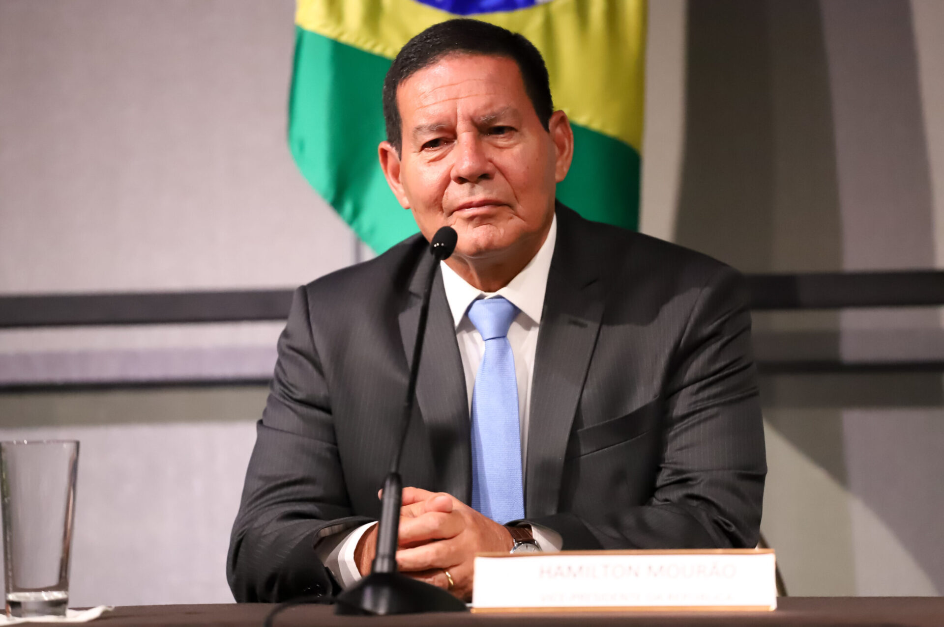 Mourão pede fim da “guerra” entre direita e esquerda e consenso no combate ao coronavírus