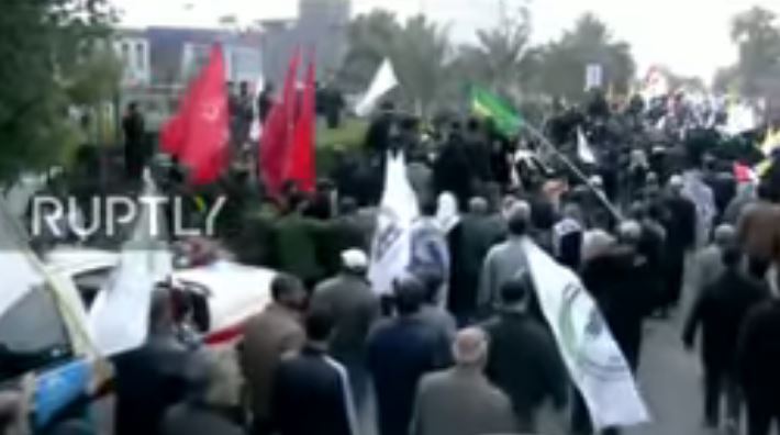 Milhares voltam às ruas no Iraque, desafiando a violência mortal