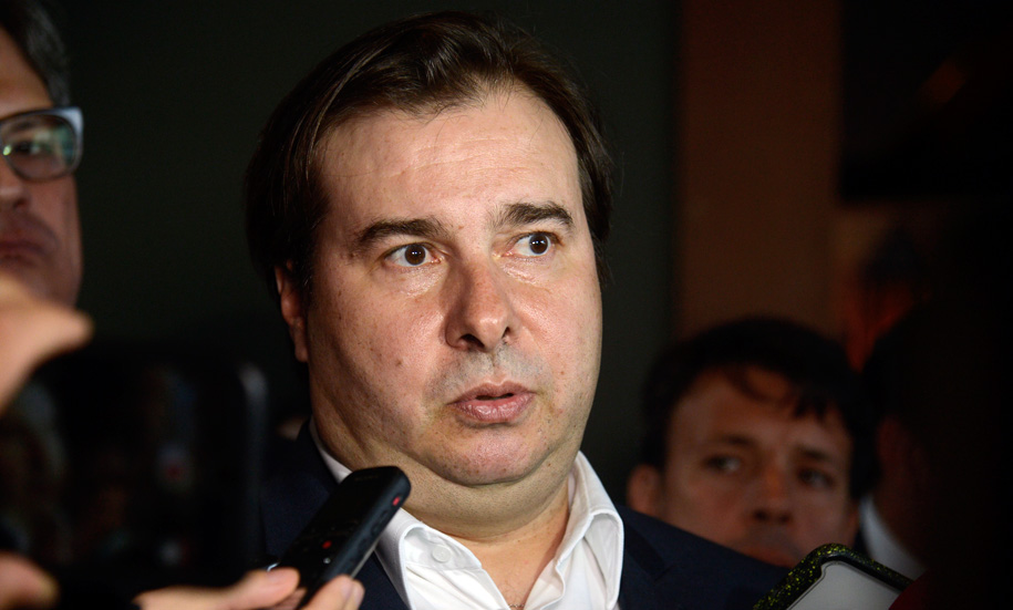 Reforma tributária terá comissão em fevereiro, diz Maia