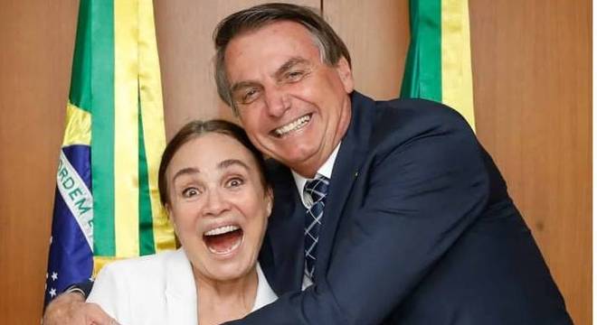 Regina Duarte aceita convite para assumir secretaria da Cultura